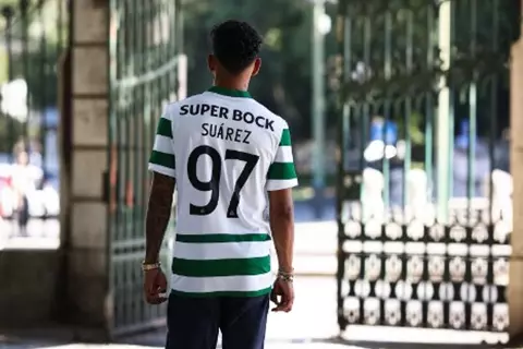 لتعويض جيوكيريس.. سبورتنج لشبونة يضم لويس سواريز رسميًا